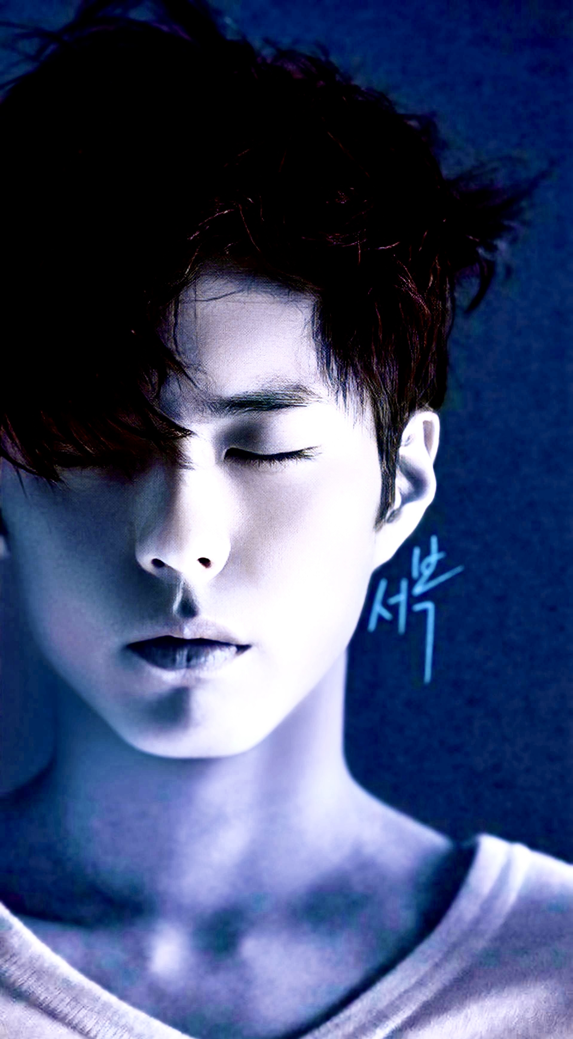 A moment captured by a fan of Park Bogum