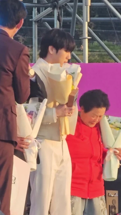 Emotional wallpaper shared by fans for Choi Sooho