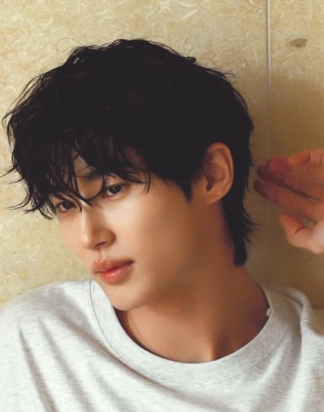 Behind-the-scenes cut of Byeon Wooseok