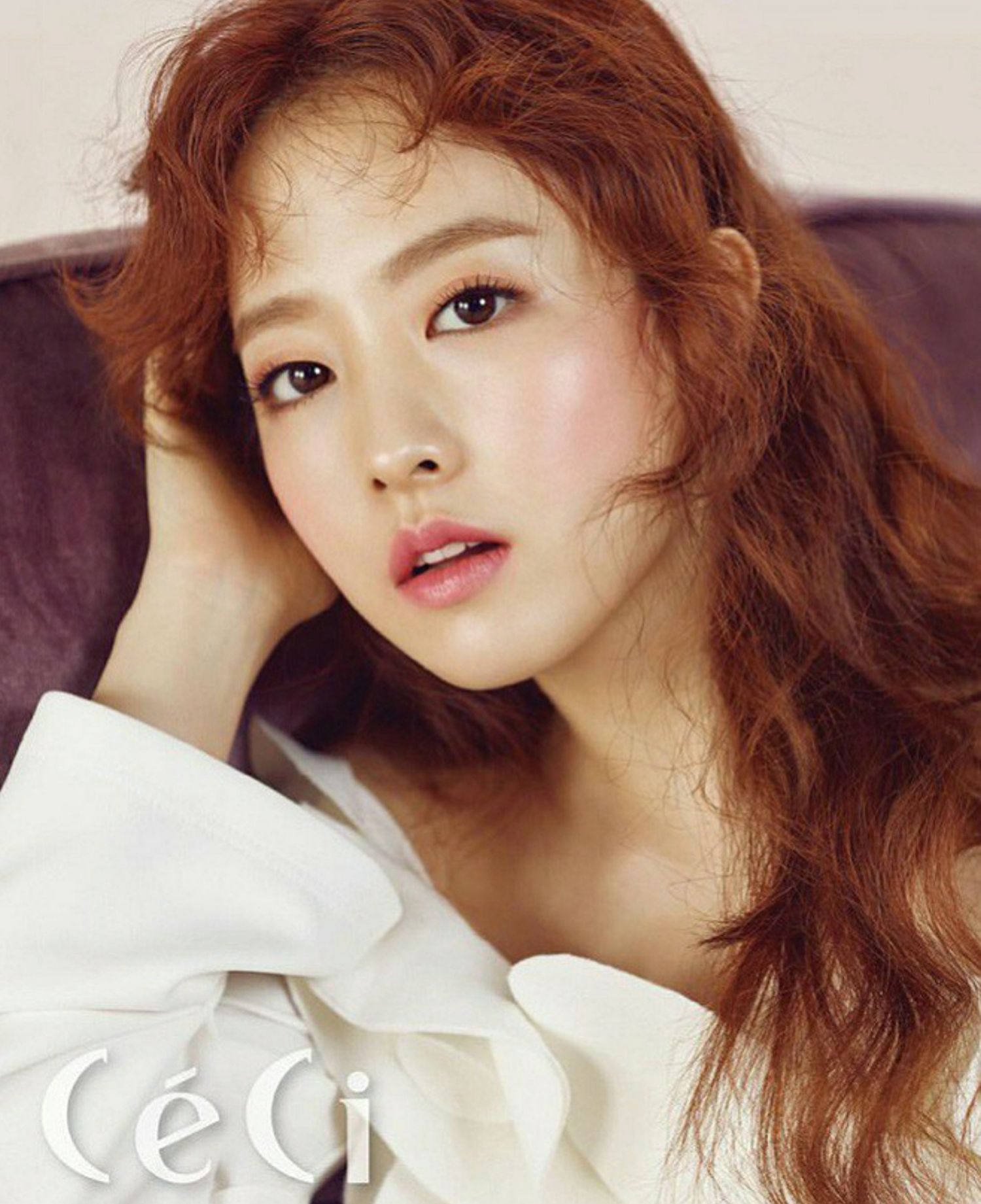 Behind-the-scenes cut of Park Boyoung