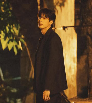 Latest photo of Song WeiLong
