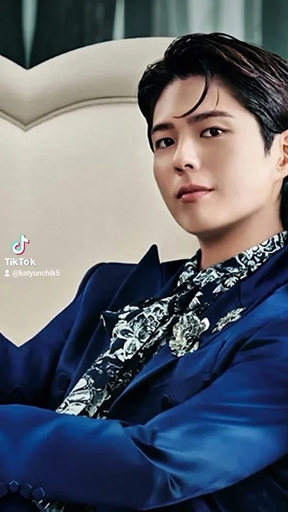 Emotional wallpaper shared by fans for Park Bogum