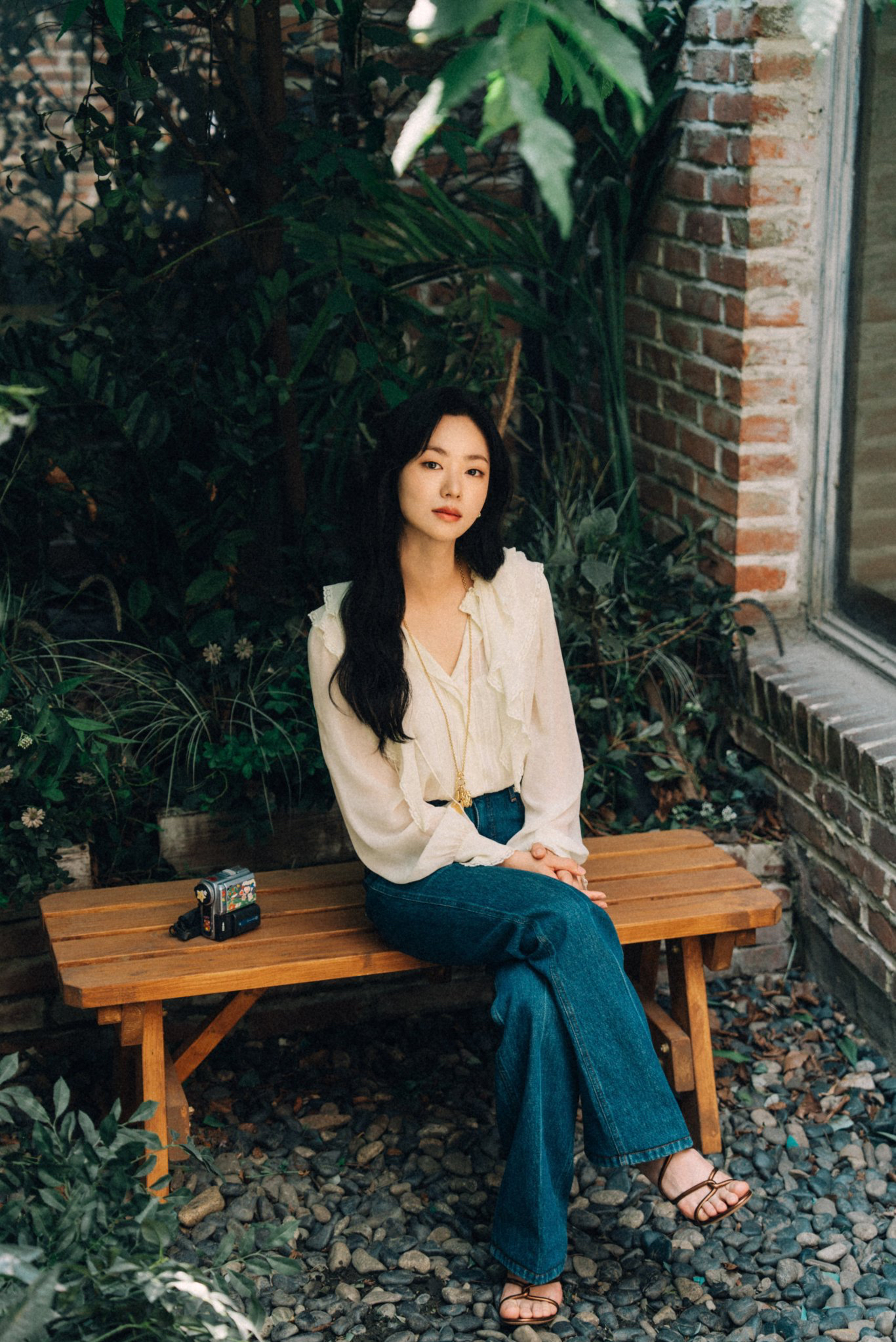 Behind-the-scenes cut of Jeon Yeobeen