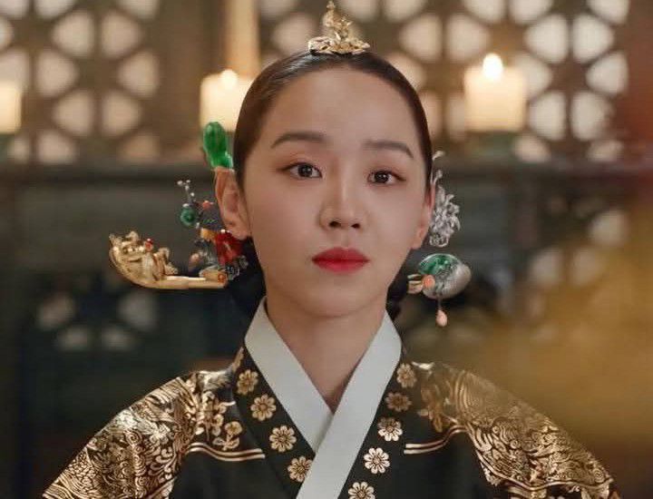 Behind-the-scenes cut of Shin Haesun