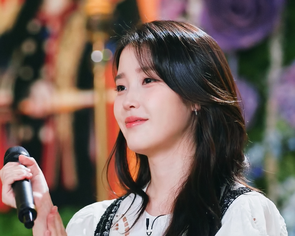 Behind-the-scenes cut of IU