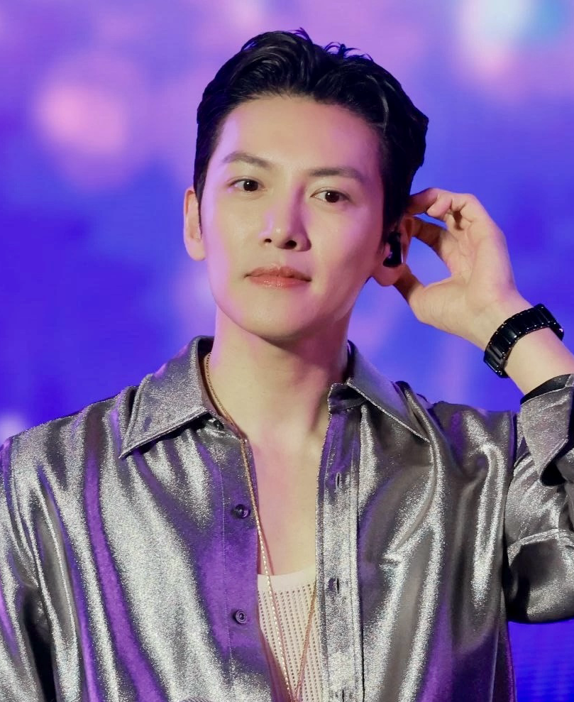 Behind-the-scenes cut of Ji Changwook