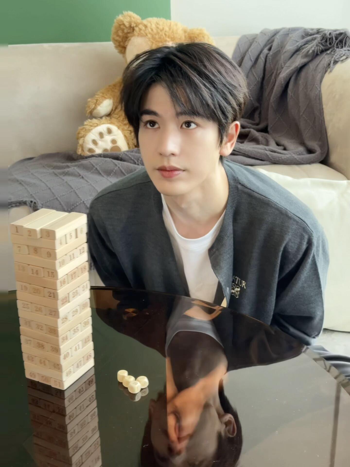 Behind-the-scenes cut of Zhang Linghe