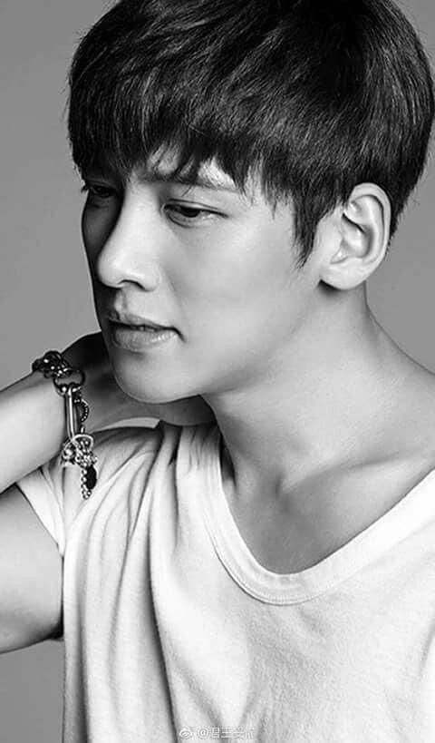 粉絲拍下的池昌旭瞬間