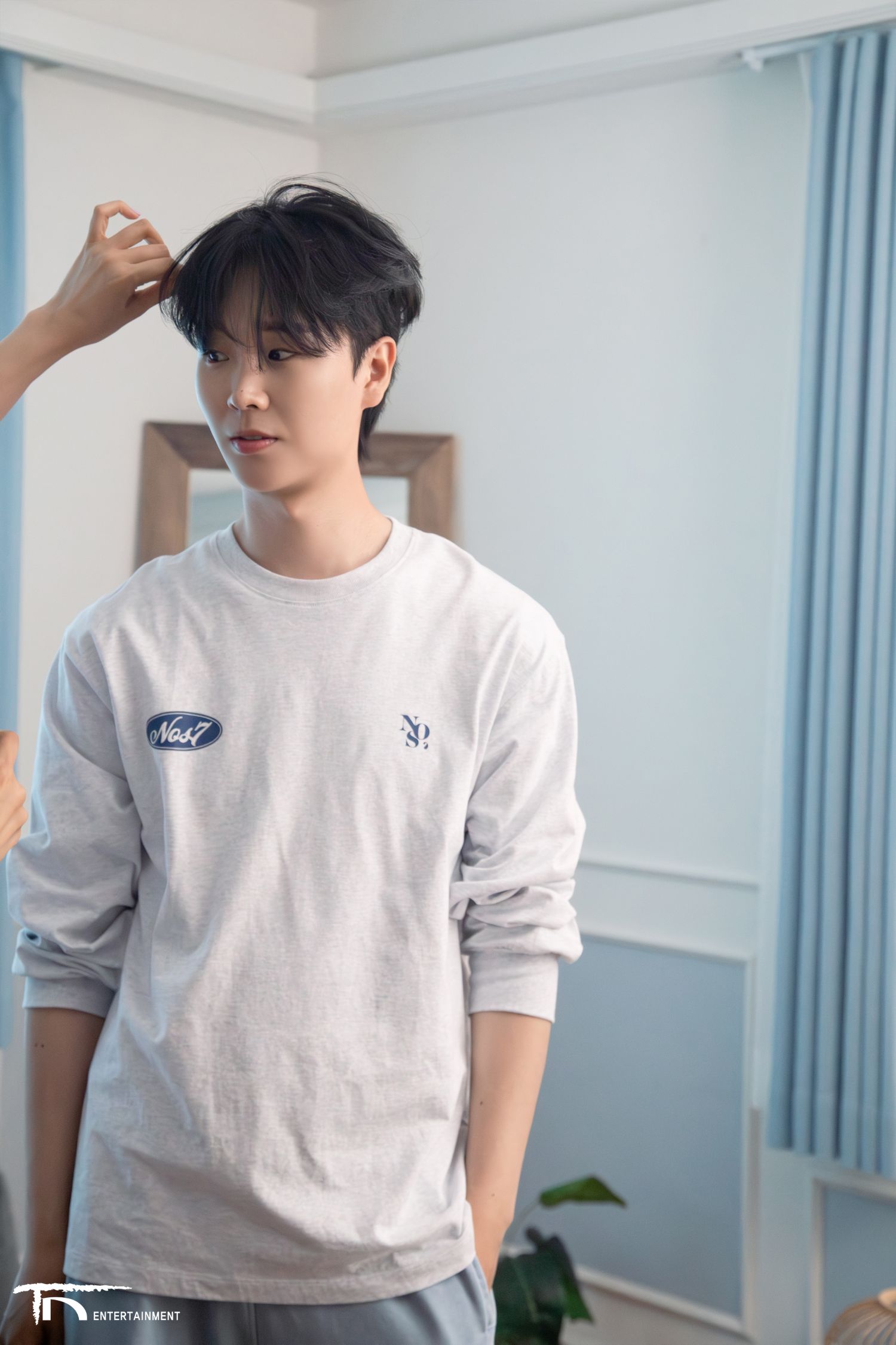 Behind-the-scenes cut of Song Minjun