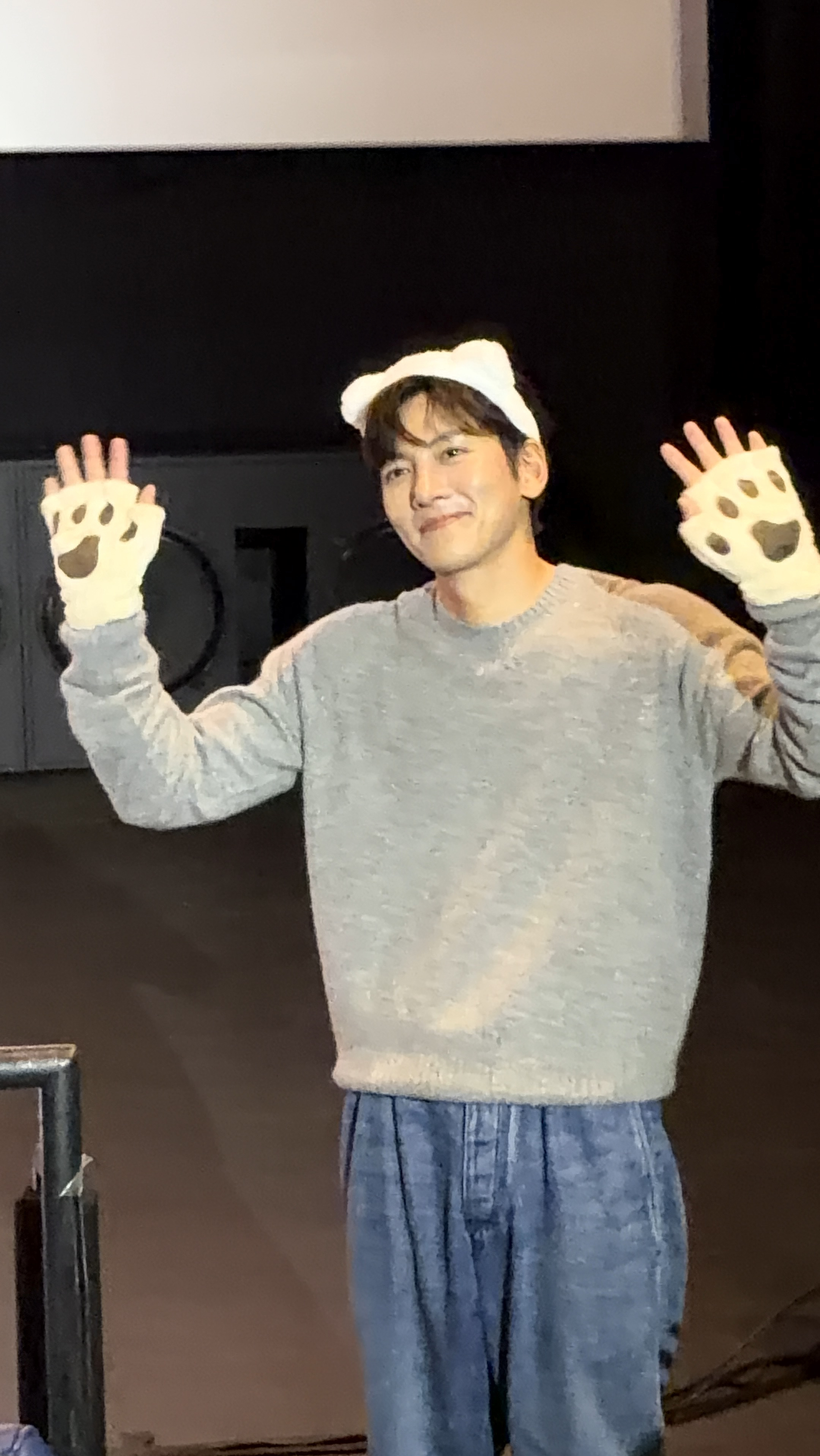 Behind-the-scenes cut of Ji Changwook