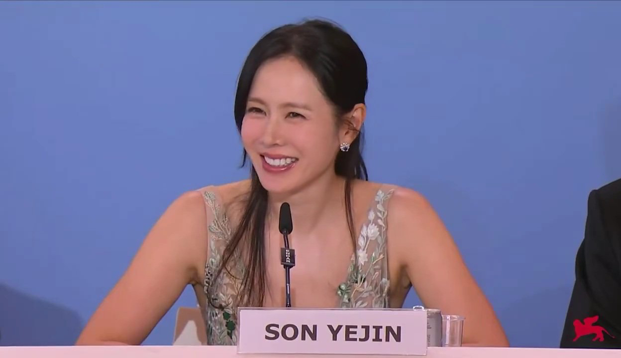 Latest photo of Son Yejin