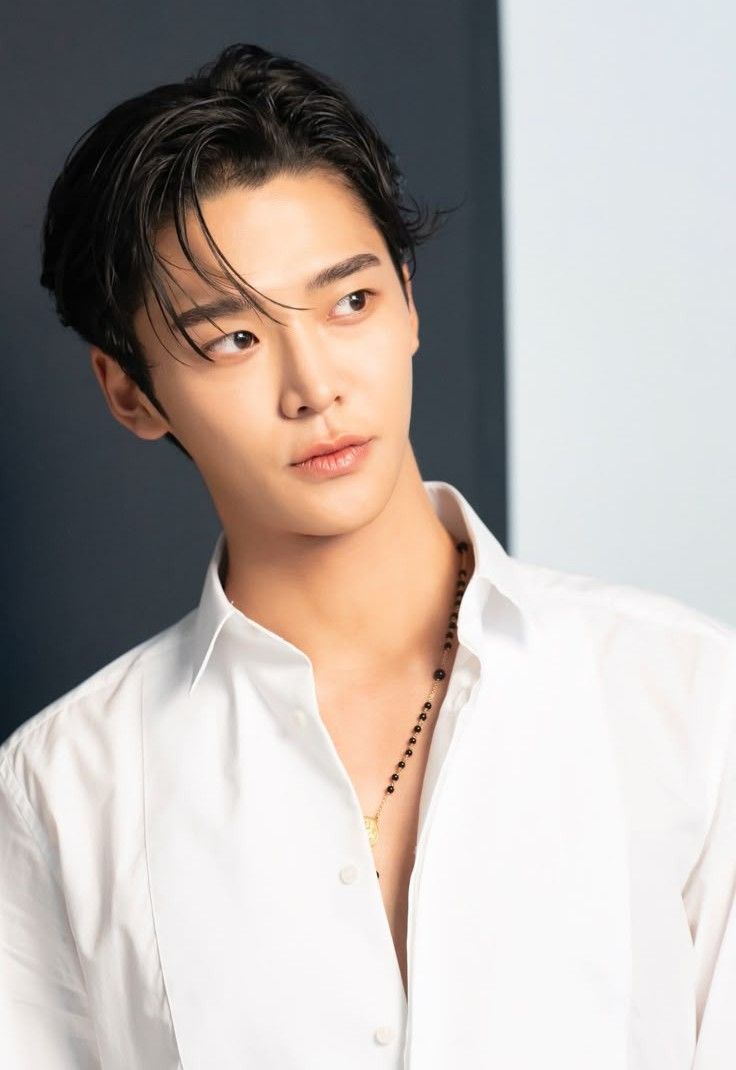 Behind-the-scenes cut of Rowoon