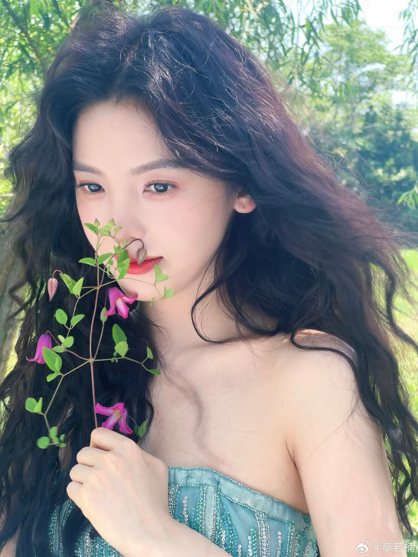 Behind-the-scenes cut of Zhang Ruonan