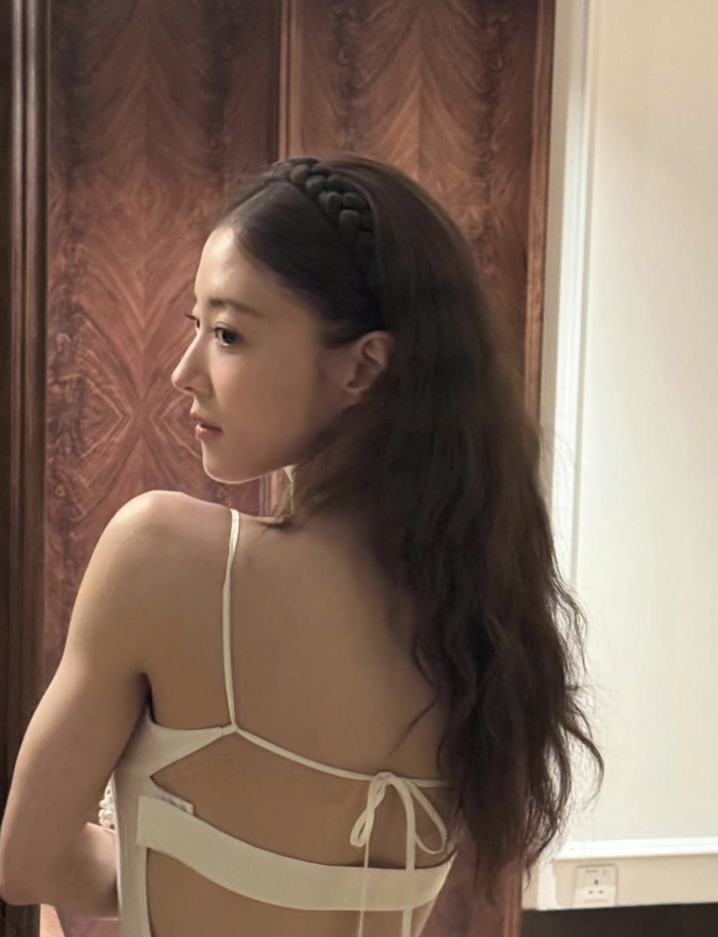 Behind-the-scenes cut of Lee Seyoung