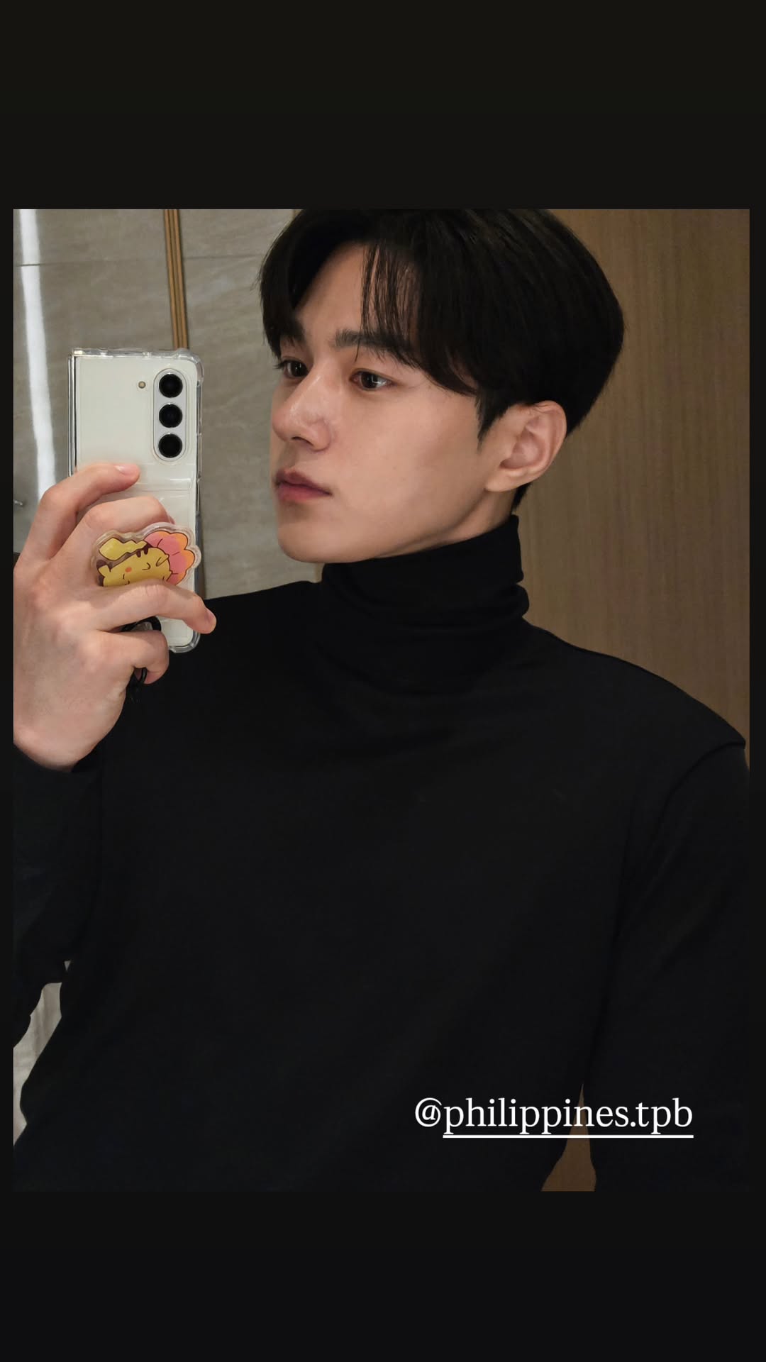 Recent activity shot of Kim Myungsoo (L)