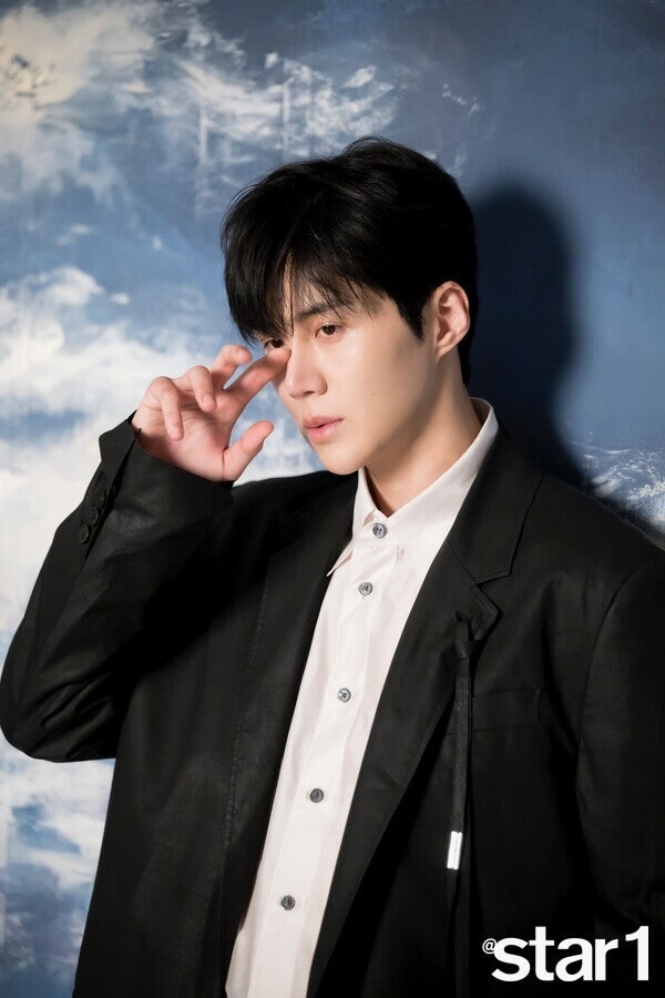 Behind-the-scenes cut of Kim Seonho