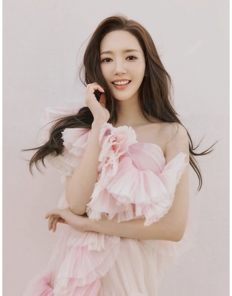 Behind-the-scenes cut of Park Minyoung