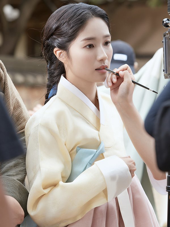 Recent activity shot of Kim Hyeyoon