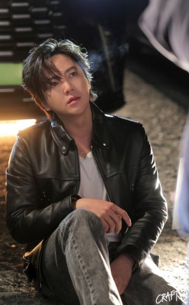 Latest photo of Jang Geunsuk