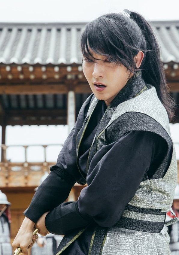 Behind-the-scenes cut of Lee Joongi