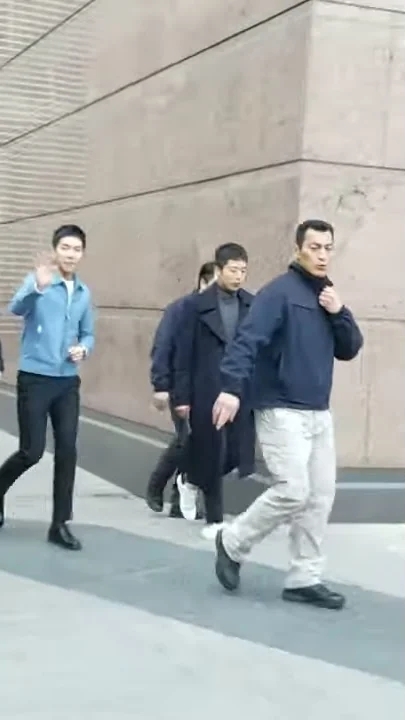 Behind-the-scenes cut of Lee Seunggi