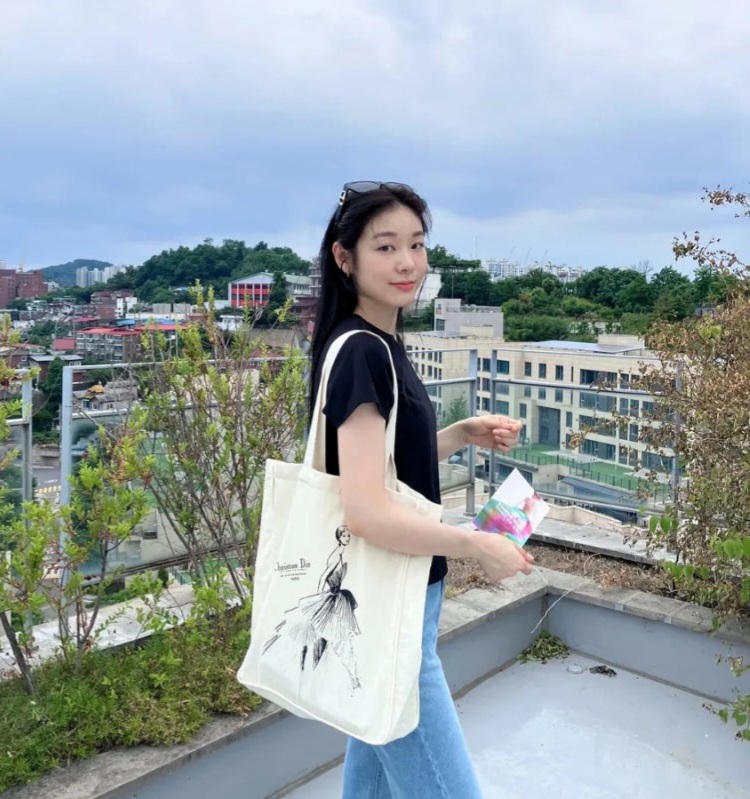 Recent activity shot of Kim Yuna