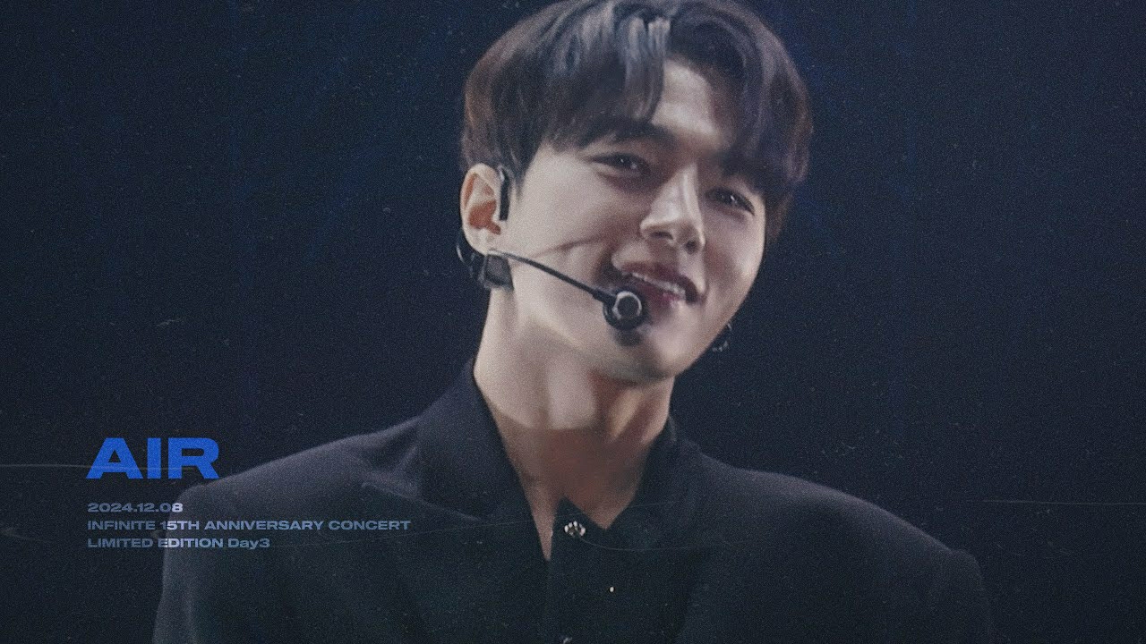 A moment captured by a fan of Kim Myungsoo (L)