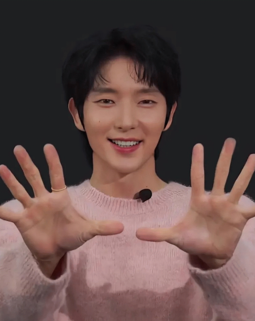 Behind-the-scenes cut of Lee Joongi