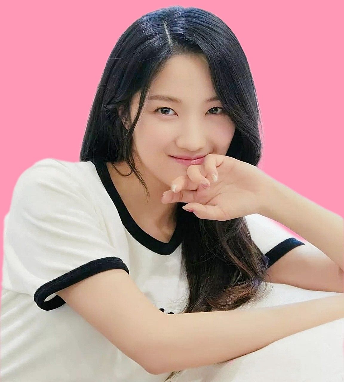 Behind-the-scenes cut of Kim Hyeyoon