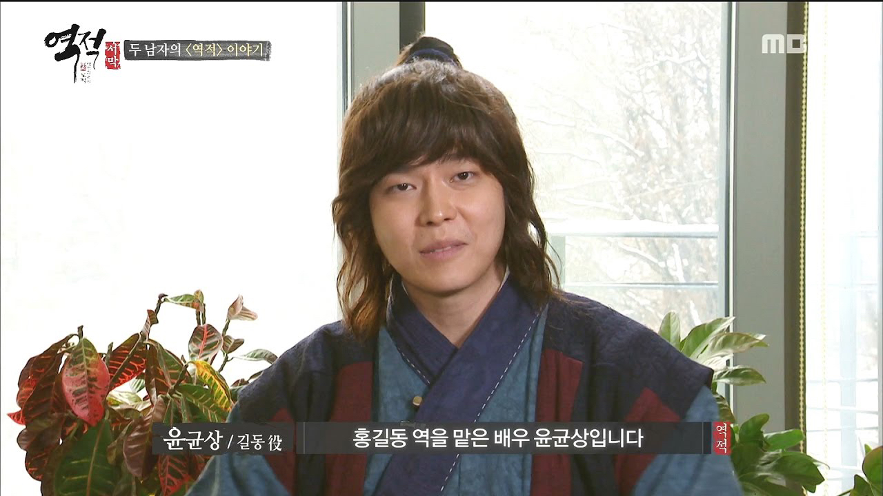 A moment captured by a fan of Yoon Kyunsang