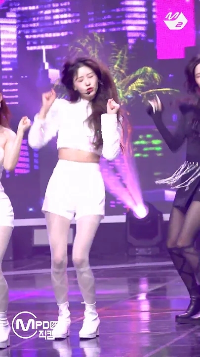 Behind-the-scenes cut of Lee Mijoo