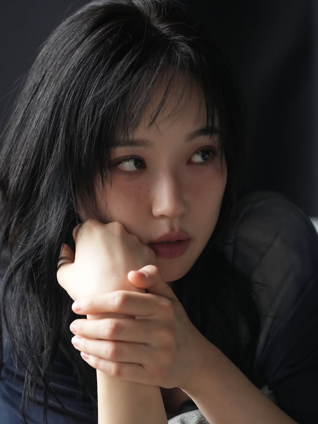 Behind-the-scenes cut of Han Jihyun