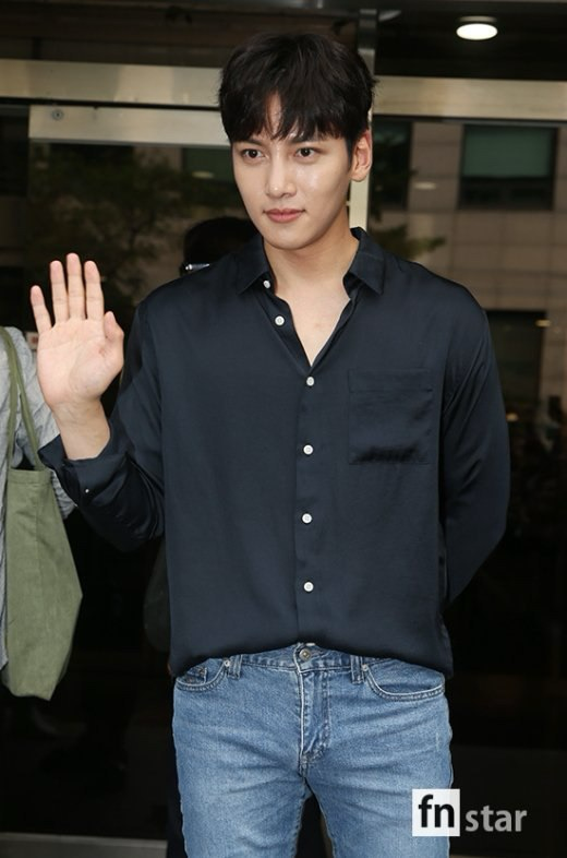 Behind-the-scenes cut of Ji Changwook