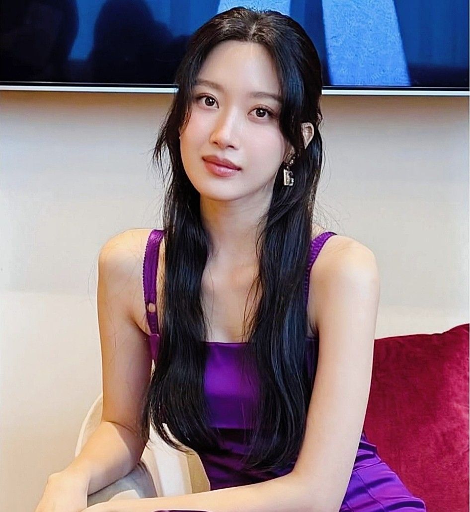 Behind-the-scenes cut of Mun Kayoung
