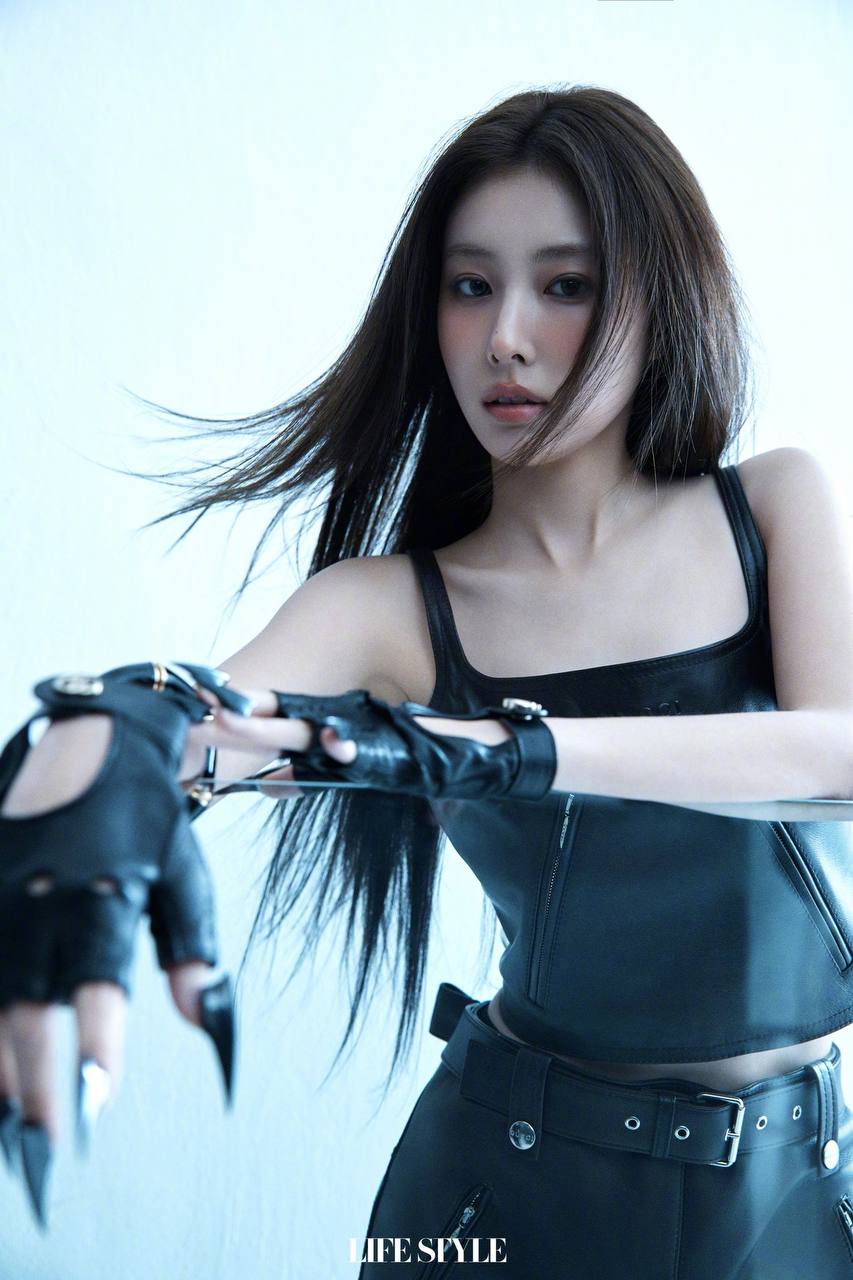 粉絲拍下的Kang Hyewon瞬間