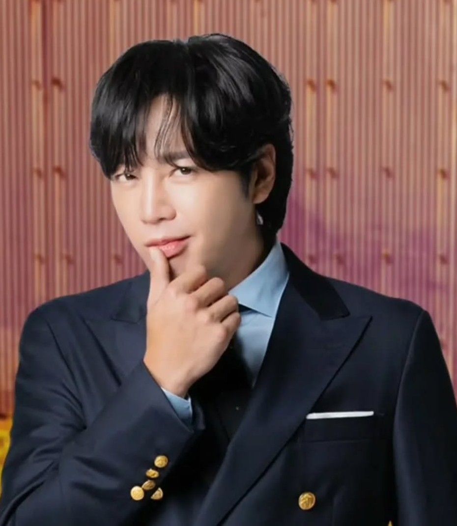 Recent activity shot of Jang Geunsuk