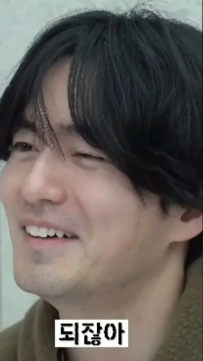 Behind-the-scenes cut of Lee Jinwook