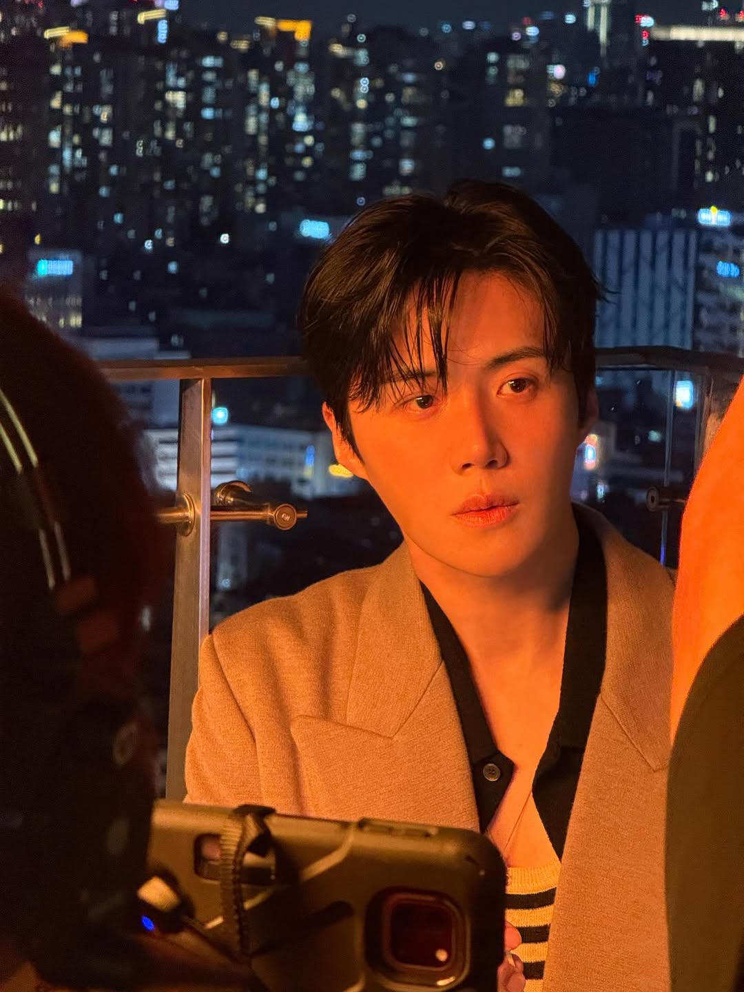 Behind-the-scenes cut of Kim Seonho