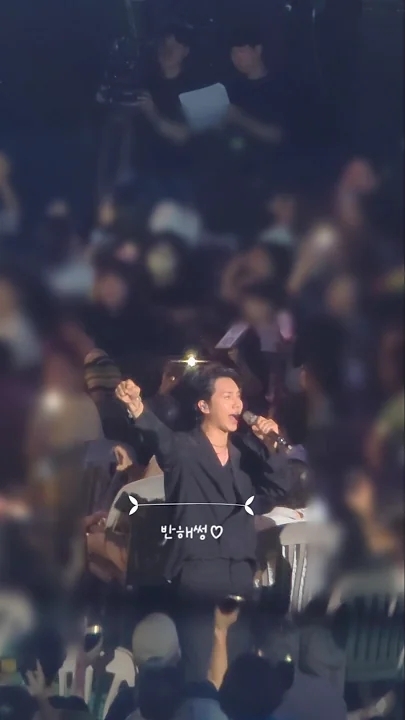 Emotional wallpaper shared by fans for Lee Seunggi