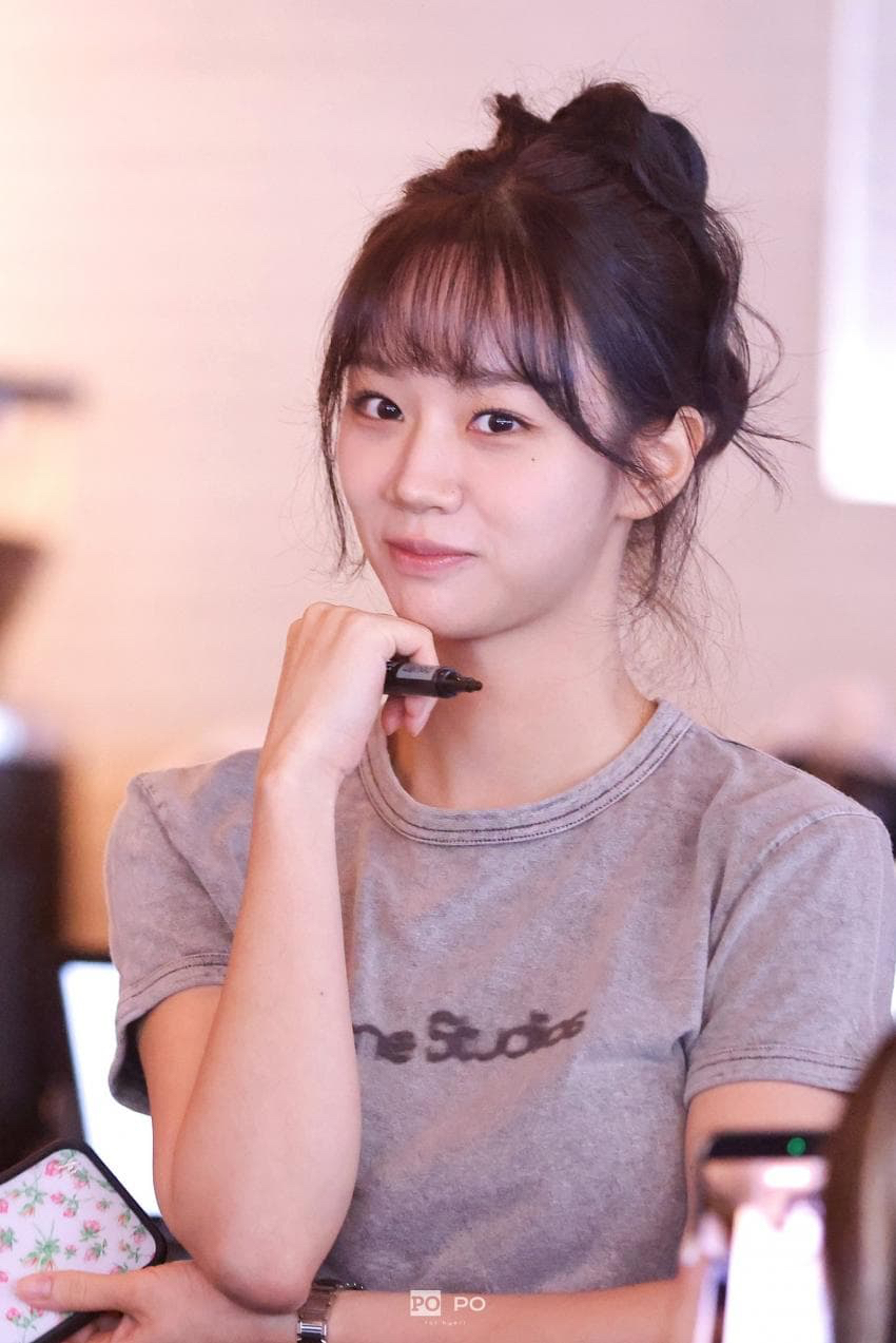 Behind-the-scenes cut of Hyeri