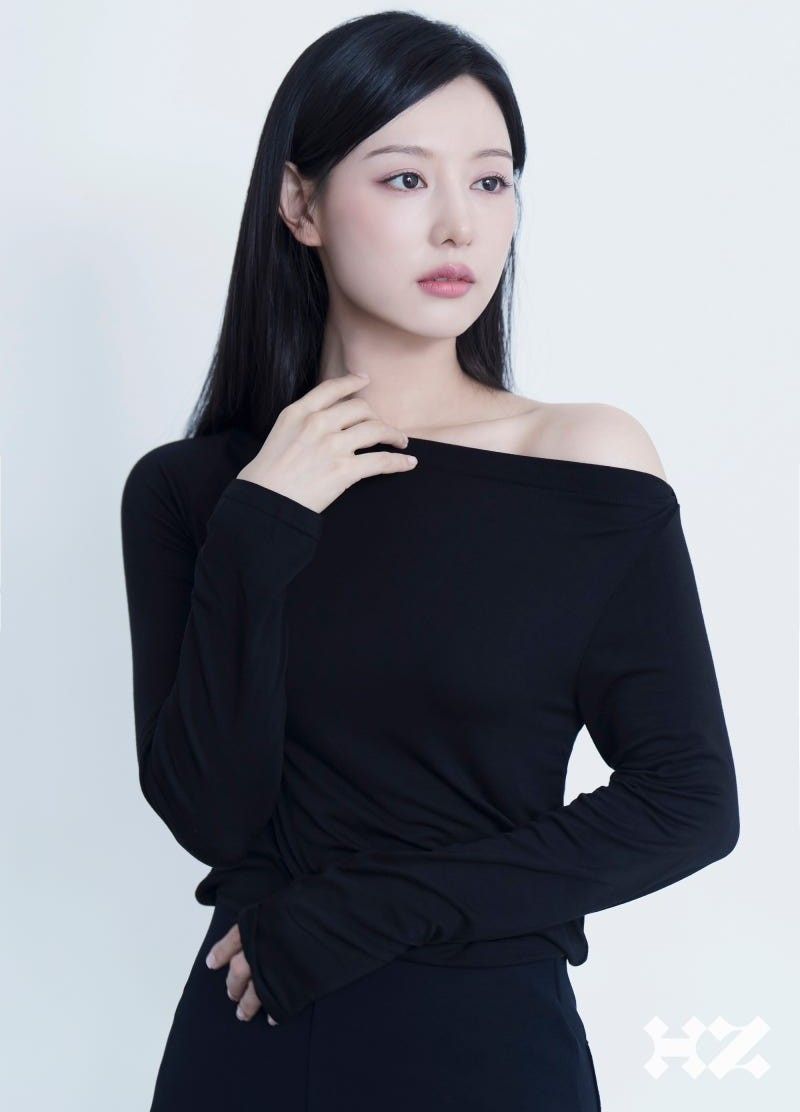 Behind-the-scenes cut of Kim Jiwon