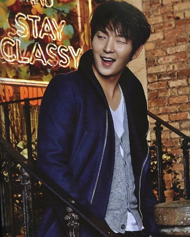 A moment captured by a fan of Lee Joongi