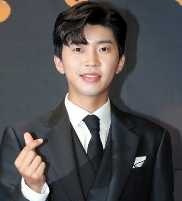 Behind-the-scenes cut of Lim Youngwoong