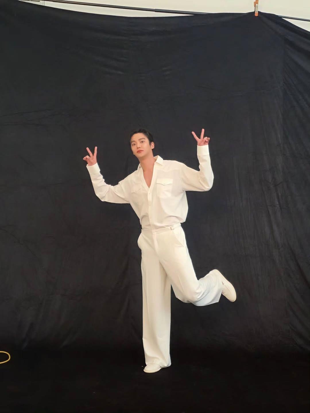 로운의 최신 사진