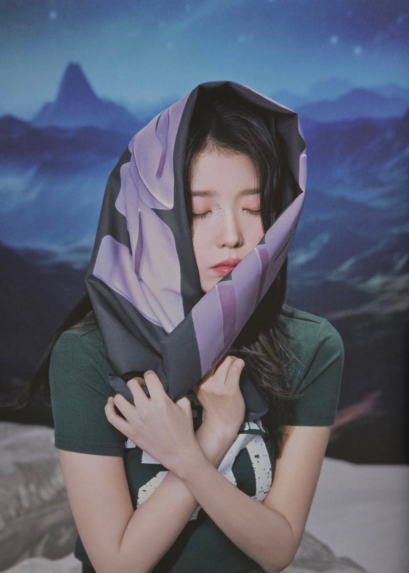 Behind-the-scenes cut of IU