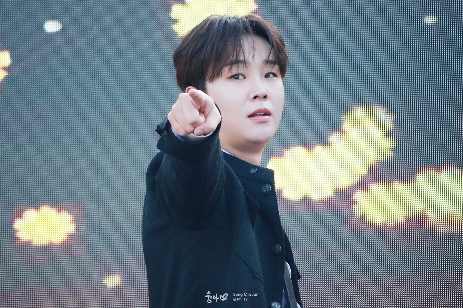 A moment captured by a fan of Song Minjun