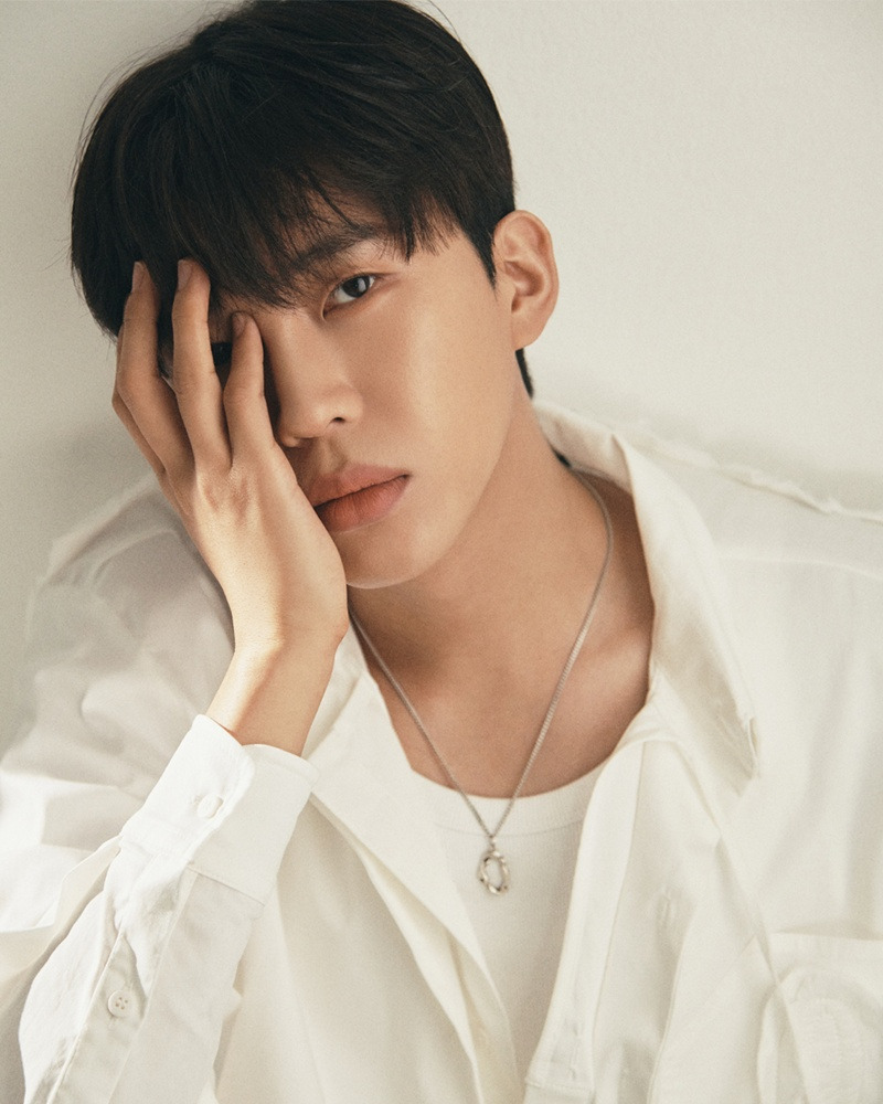 Behind-the-scenes cut of Lim Youngwoong