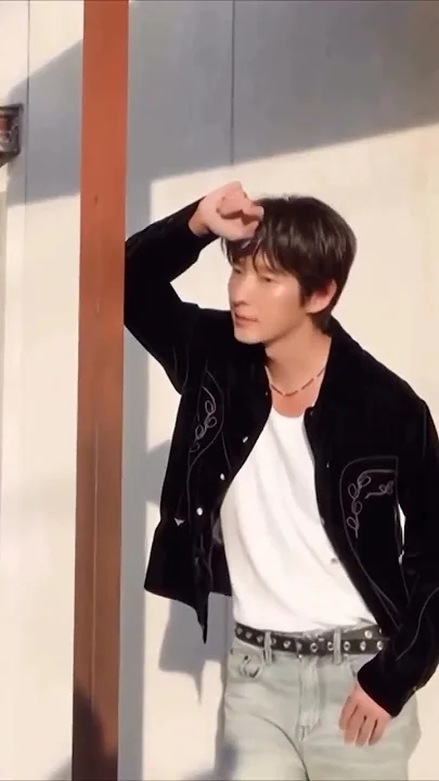 Behind-the-scenes cut of Lee Joongi