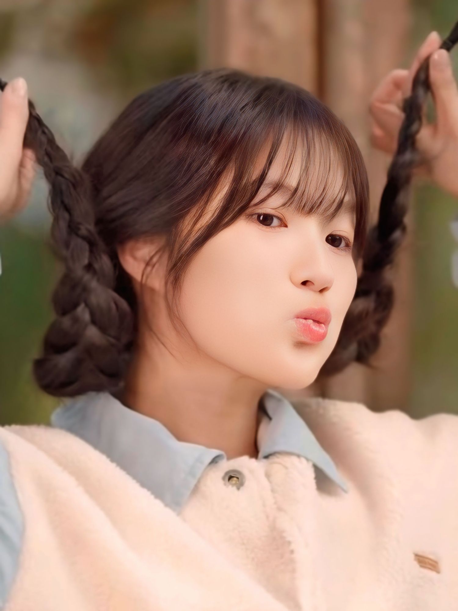 Behind-the-scenes cut of Kim Hyeyoon