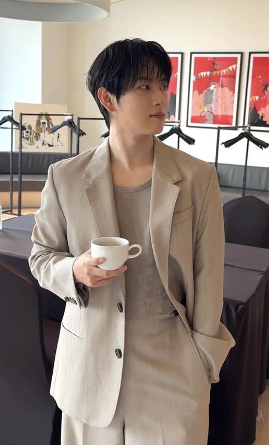 Behind-the-scenes cut of Lim Siwan